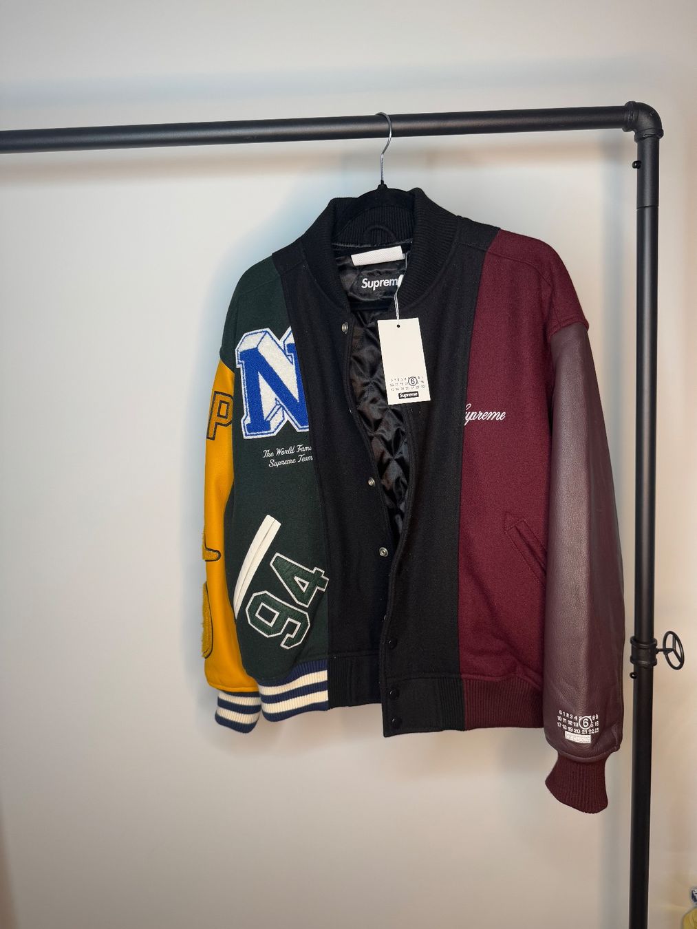 Supreme Giacche: Supreme Giacca Varsity X MM6 Maison Margiela – Nuovo e nell'imballaggio originale da Lumino venduto da Kussed 1