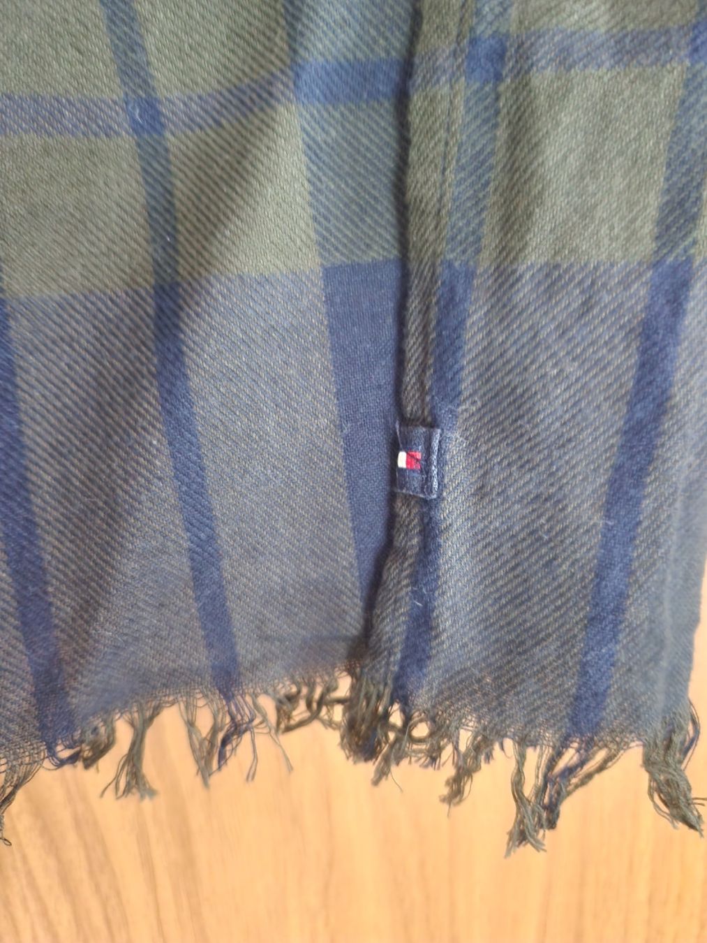 Tommy Hilfiger Sciarpe: Écharpe carreaux bleu vert Tommy Hilfiger  – Usato da Niedergösgen venduto da Eva2410 5