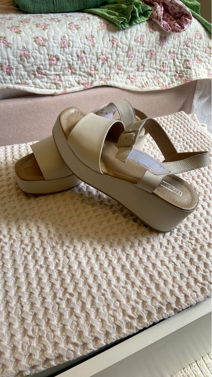 Scarpe da donna: Sandales compensées 5th Avenue beige taille 39 – Nuovo (secondo la descrizione) da Bouveret venduto da lescopinesdabords