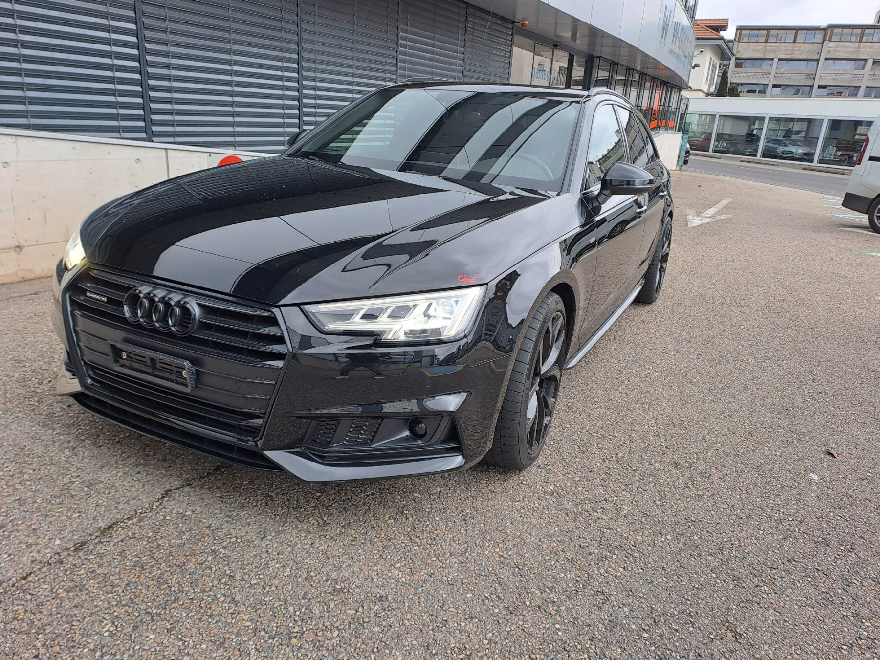 Audi Autos: Audi A4 Avant Quattro S-Line, Noire, Superbe État! – Gebraucht aus Peseux von mar_72rm 1
