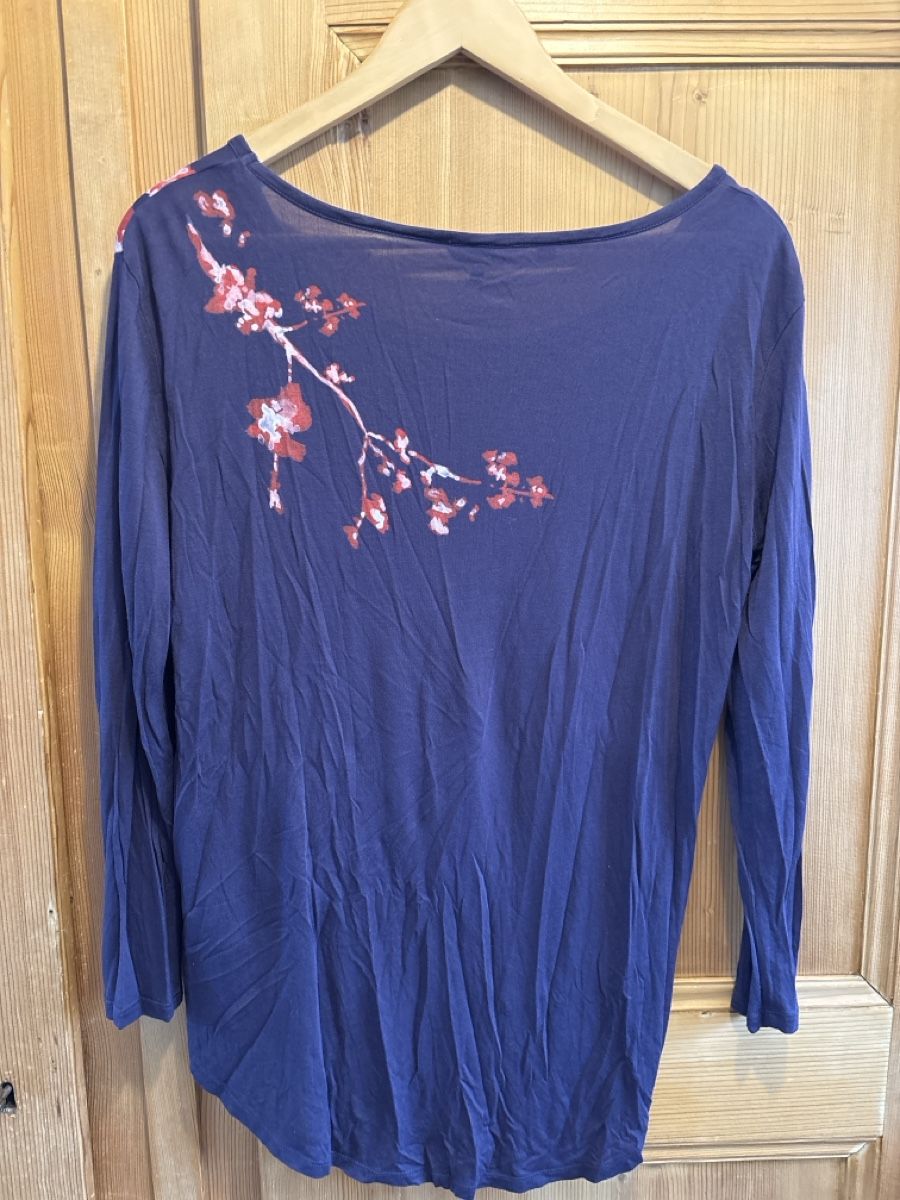 Guess Tops: GUESS pull S modal – D'occasion à Arbaz par nin_zqc6 2