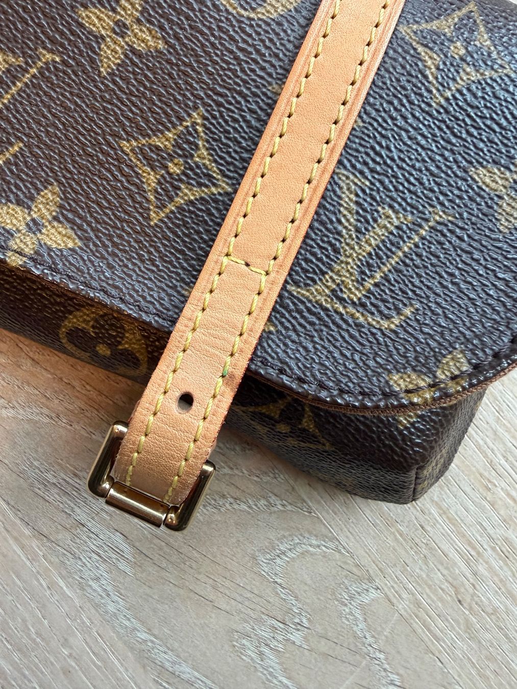 Louis Vuitton Borse da donna: Pochette Louis Vuitton Monogram – Usato da Hauterive NE venduto da mwueth 4