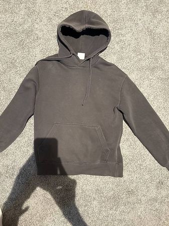 Grauer Hoodie von Bershka