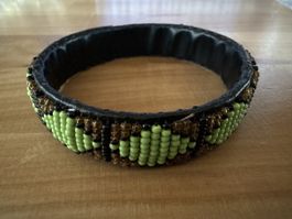 Armreif mit Perlen