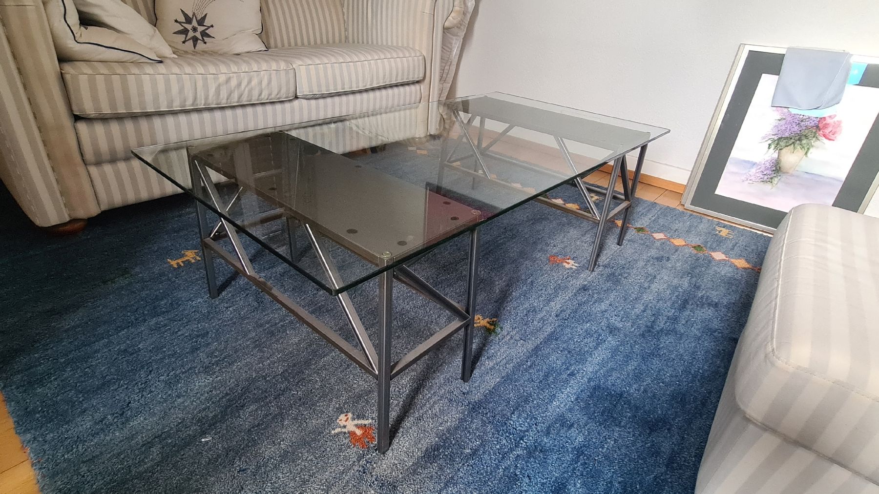 Tische: Glas-Couchtisch mit Metallgestell, zeitloses Design – Gebraucht aus Obergösgen von Marquito65
