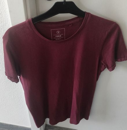 T-shirt  Fsbn taille S, parfait pour l'été!