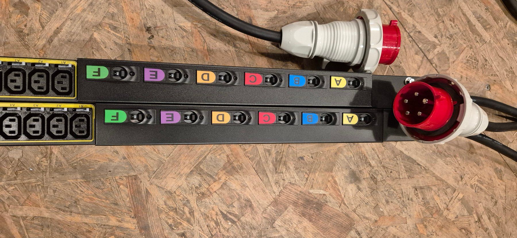 Componenti elettronici: 2 Distributeur multiprises Lenovo 32A  00YE182 – Usato da Mollens VD venduto da djoul01 1
