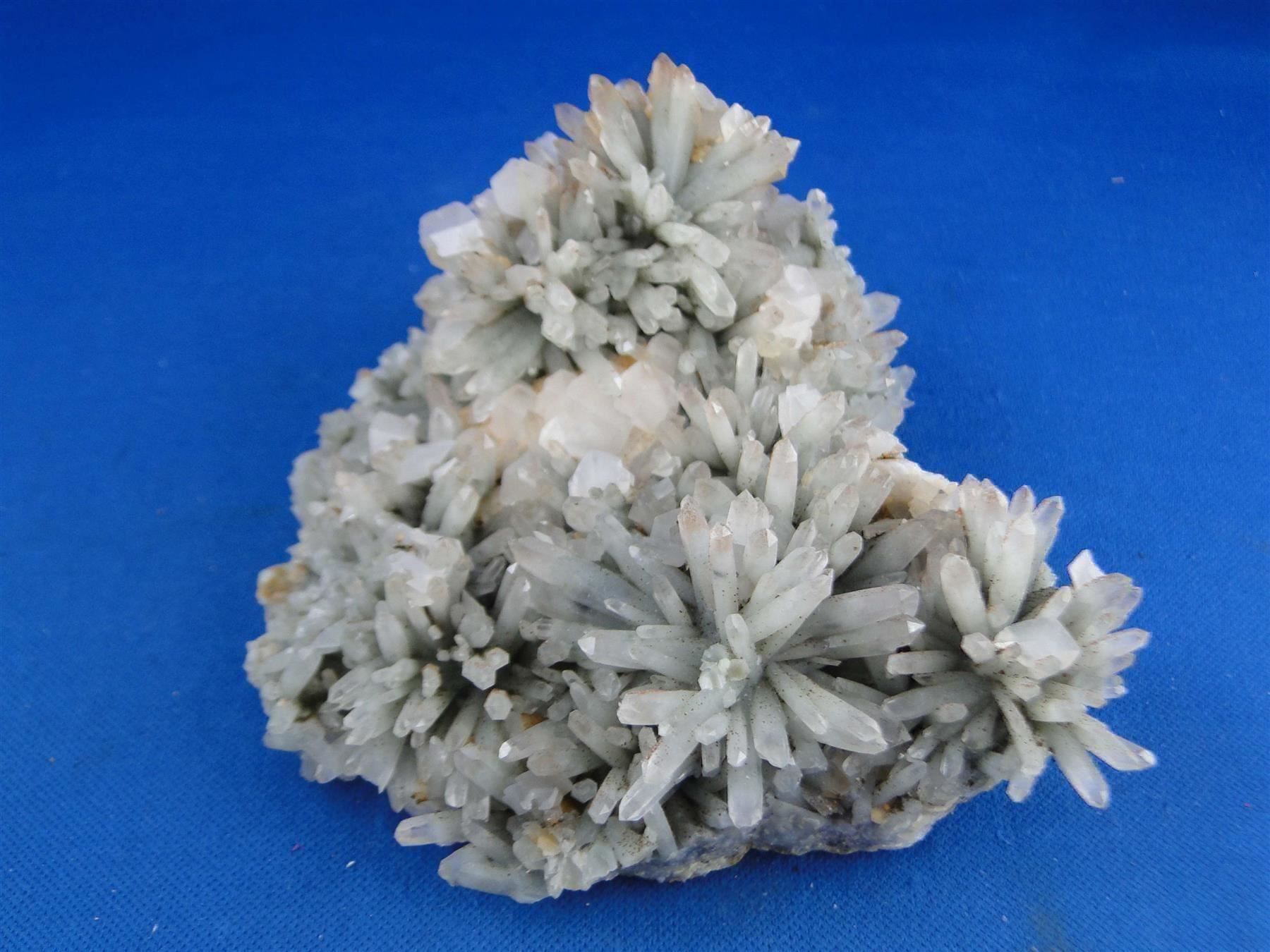 Mineralien & Heilsteine: Bergkristall var Prasem mit Calcit – Gebraucht aus Schinznach Bad von Demerald