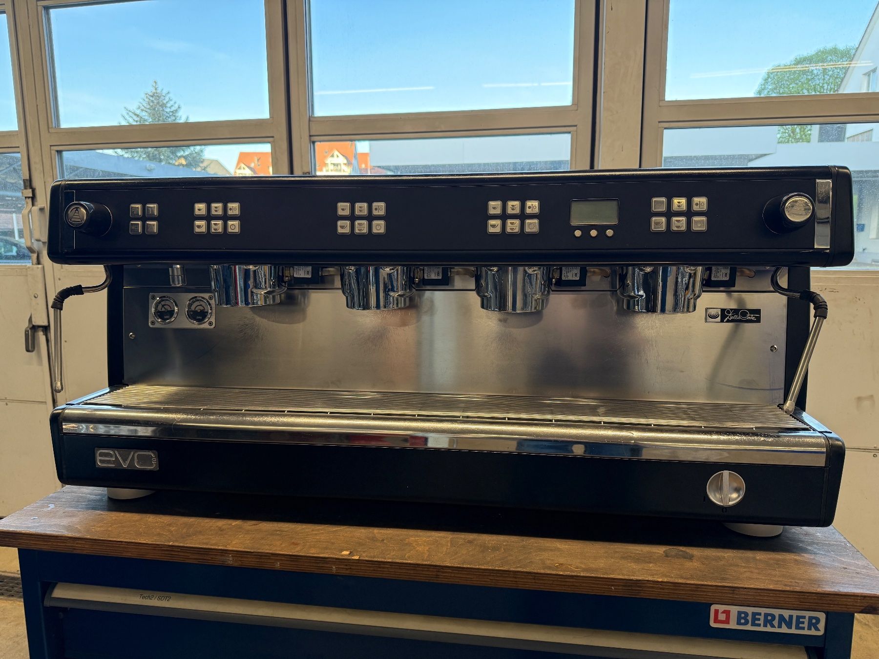 Dalla Corte Macchine per caffè & Macchine per espresso: Dalla Corte Siebträgermaschine 4-gruppig Profi – Usato da Eglisau venduto da Victory.Garagen 8