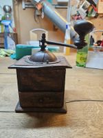 Kaffeemühle Holz Metall Handkurbel alt (D)