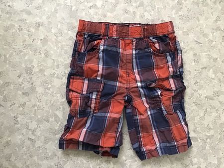Charles Vögele Karo Shorts Gr. 116/122.
