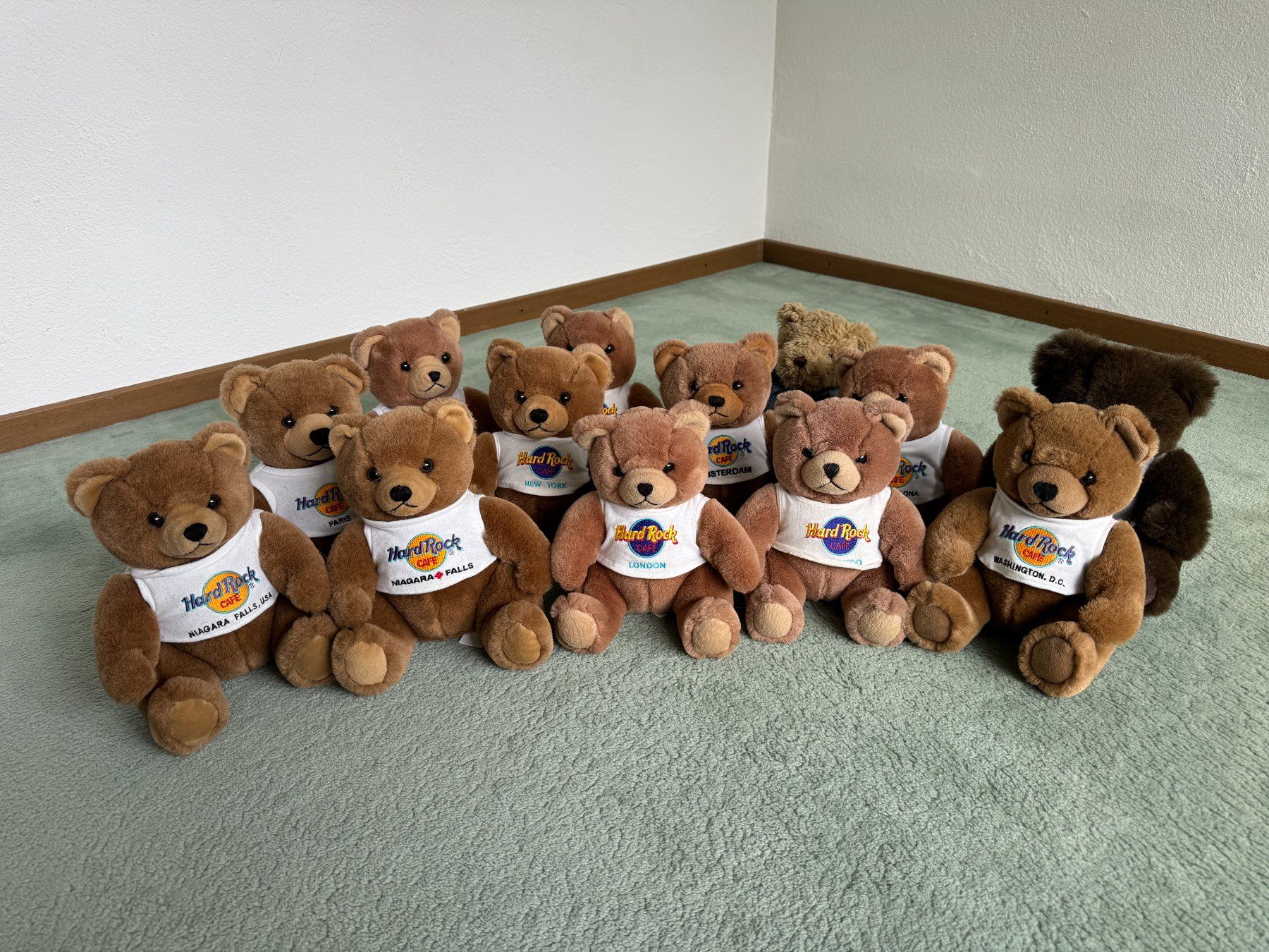 Giocattoli: 13 Hard Rock Café Collectible Bear - Diverse Städte – Usato da Zürich venduto da Phillan