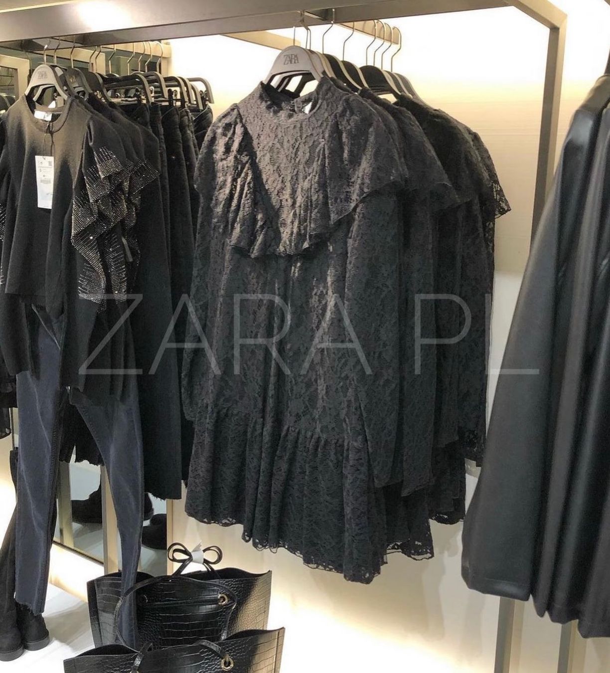 Kleider: Zara onesie – Neu und originalverpackt aus Opfikon von ari_7yn2 1