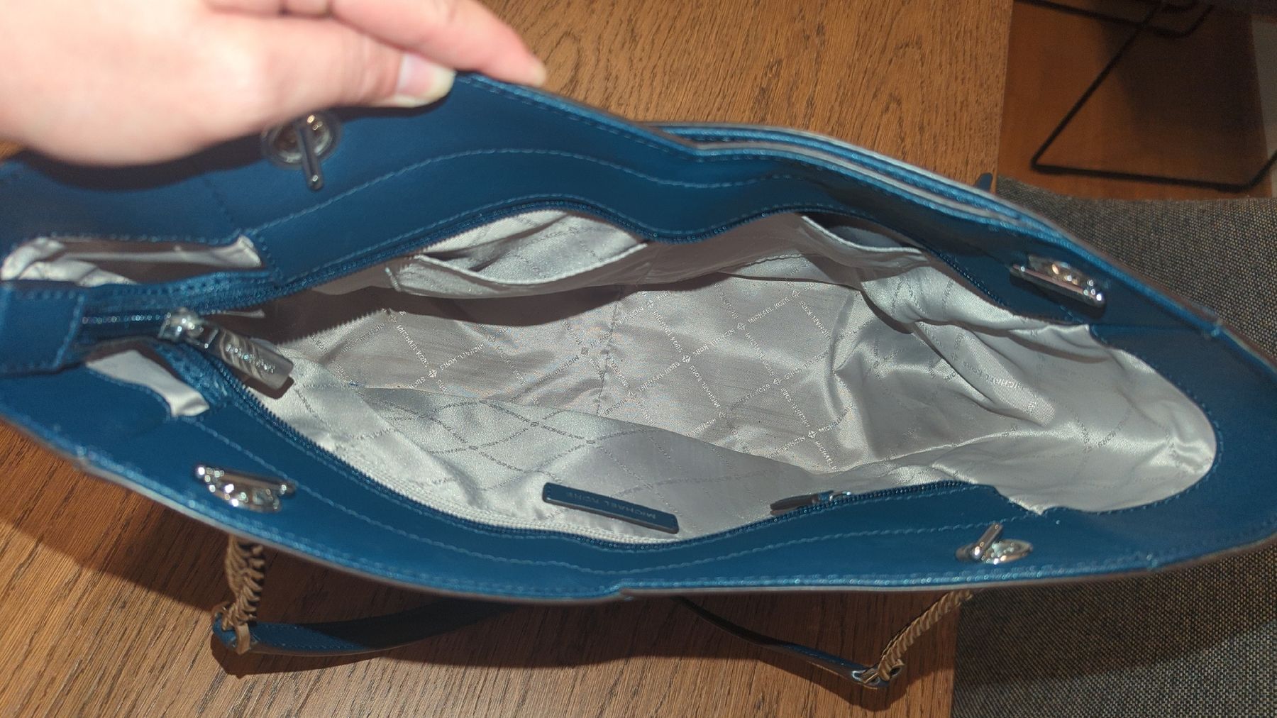 Michael Kors Borse da donna: Handtasche Michael Kors blau mit Silverkette – Nuovo (secondo la descrizione) da Schlieren venduto da sus_p7fd 2