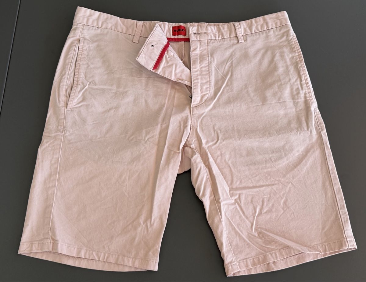 Hugo Boss Pantaloni: Hugo Boss Shorts – Usato da Niedergösgen venduto da Lifestyle-85