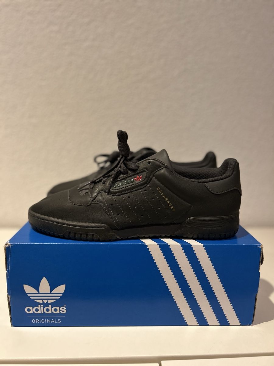 Adidas Scarpe da uomo: Adidas Yeezy Powerphase Calabasas Core Black – Nuovo e nell'imballaggio originale da Kandersteg venduto da StivieSmallz 1