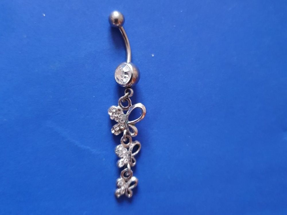 Piercing nombril or rosé papillon larme