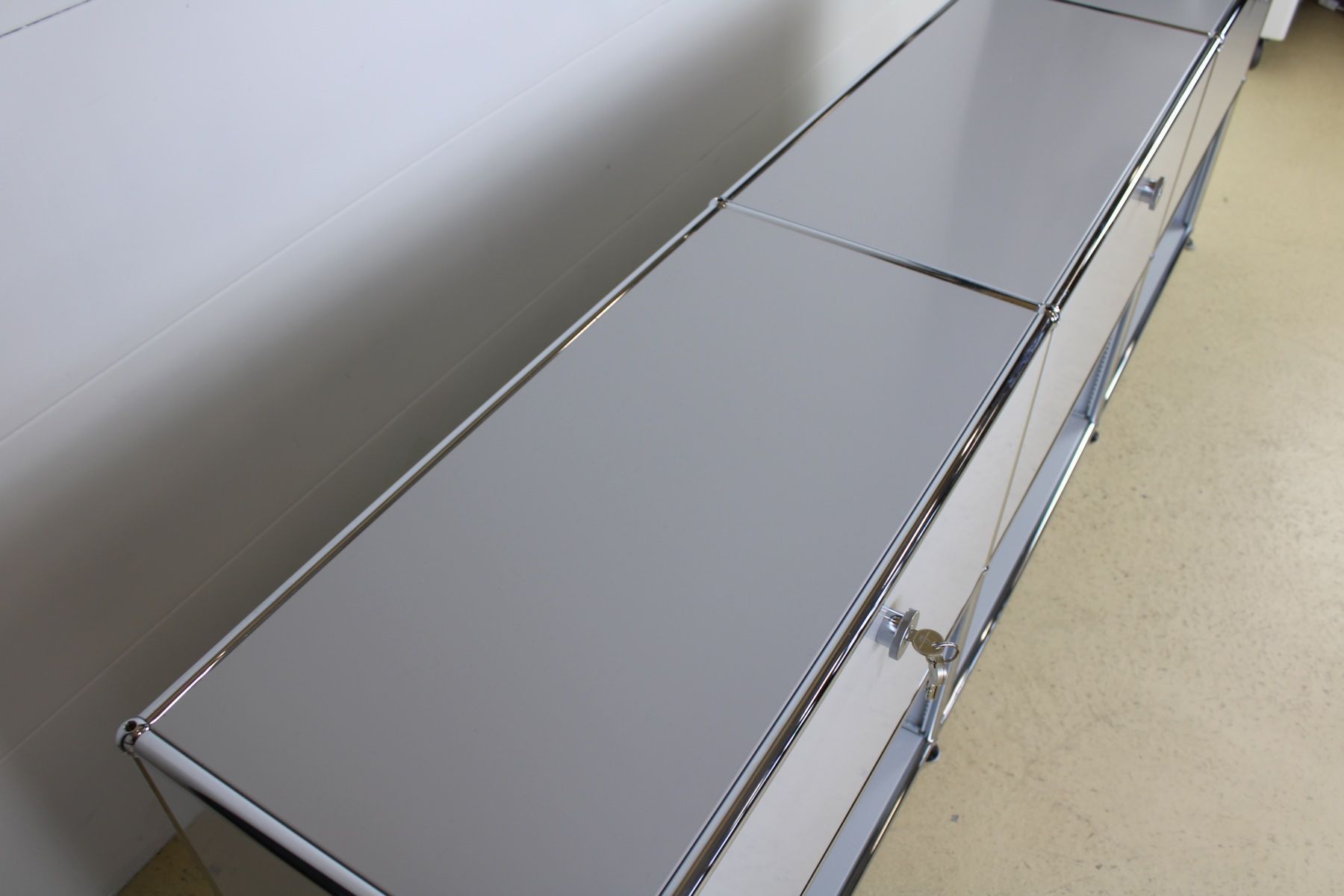 USM Scaffali: USM Sideboard lichtrau, Umbau möglich! – Usato da Meinisberg venduto da atelier_TILIJA 7