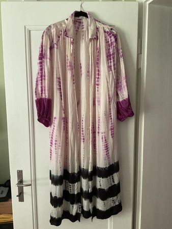 Kleid lang Batik-Muster Violett Weiss Schwarz Grösse M