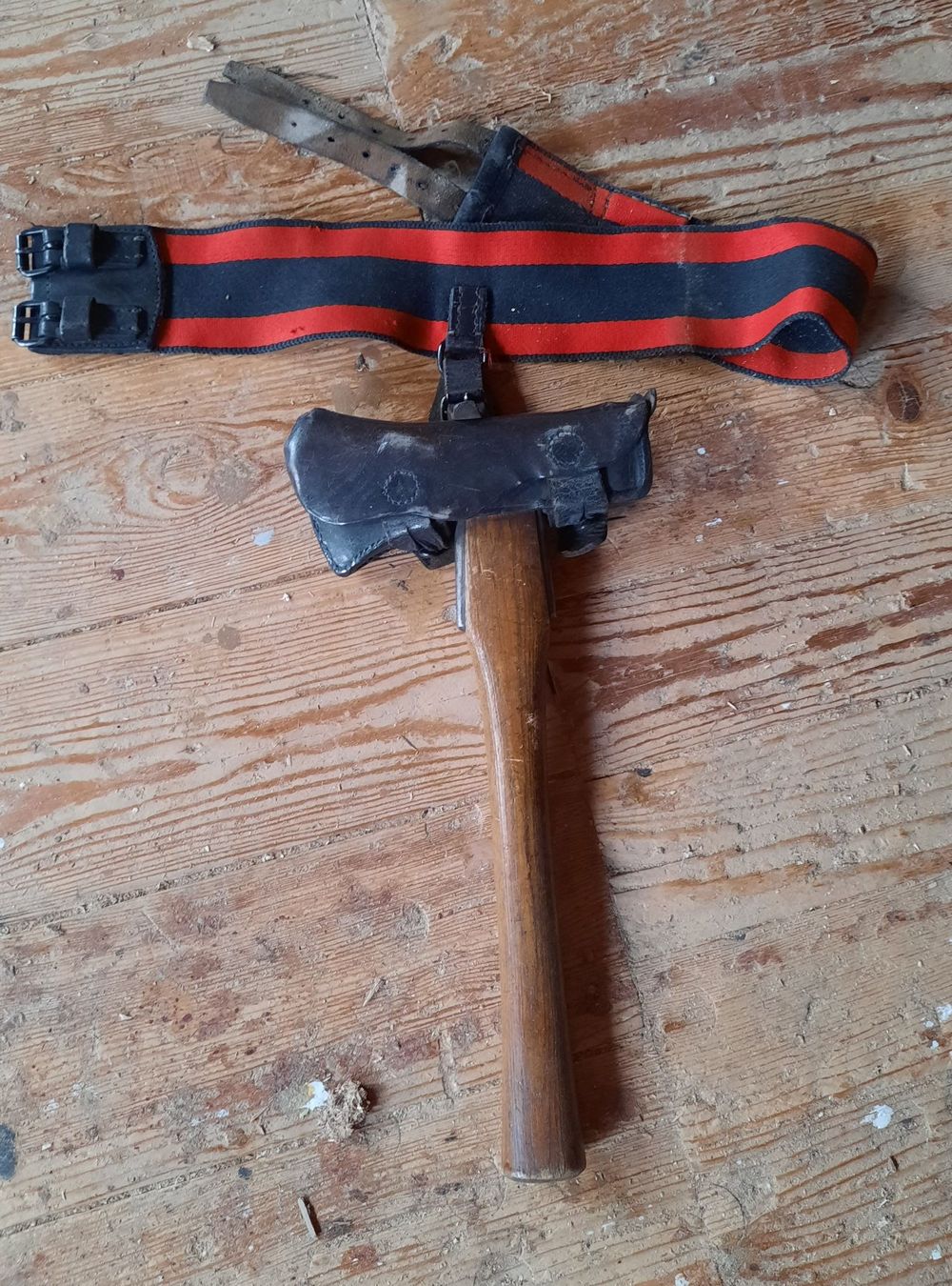 Pompiers: Feuerwehrhelm und Beil – D'occasion à Illnau par Flomi75 1
