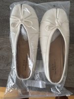 Ecru Farbenr Zehen Ballerinas mit Gummisohle