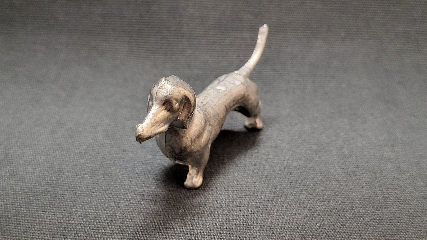 Statuette: Kleiner Metall-Dackel "I" – Usato da Basel venduto da spinne02 1