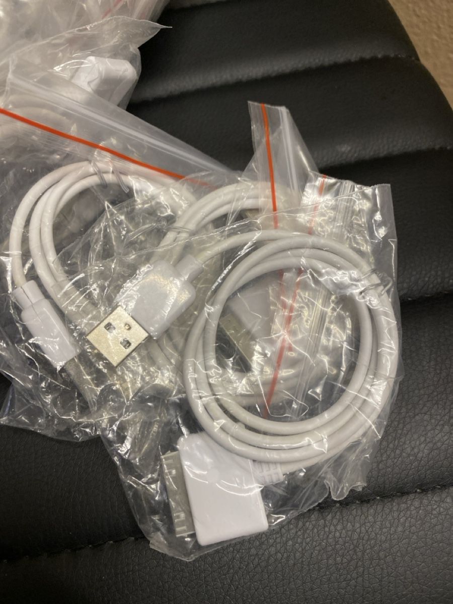 Apple Cavi: Lot de câbles iPhone chargeur USB sync neuf emballé – Nuovo e nell'imballaggio originale da Grolley venduto da GM-CK 1