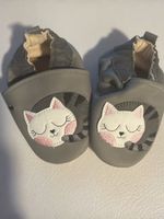 Kleinkind Krabbelschuhe Katze Grau Grösse ca 18 neuwertig