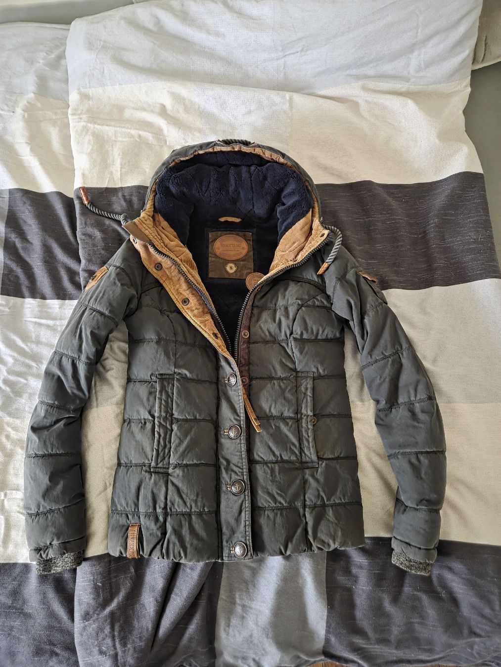 Tiragraffi: Naketano Jacke – Usato da Rickenbach-Sulz venduto da Bacardibabe