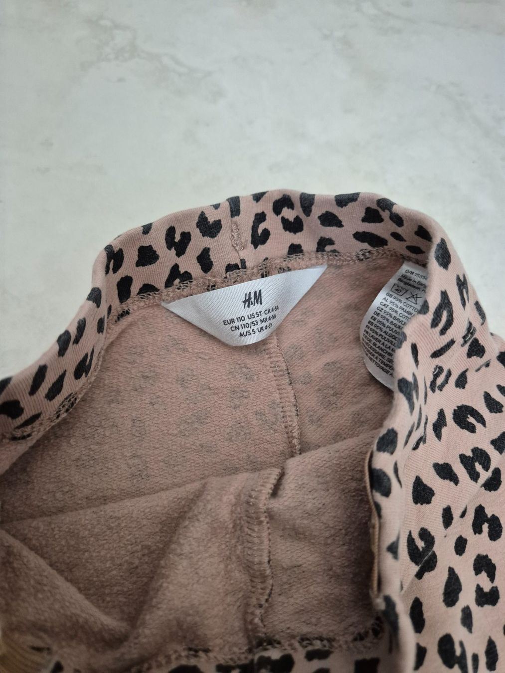 H&M Calze & Collant: 2 Leggings H&M Leo Muster Grösse 110 – Usato da Pfäffikon SZ venduto da Ka6ka 1