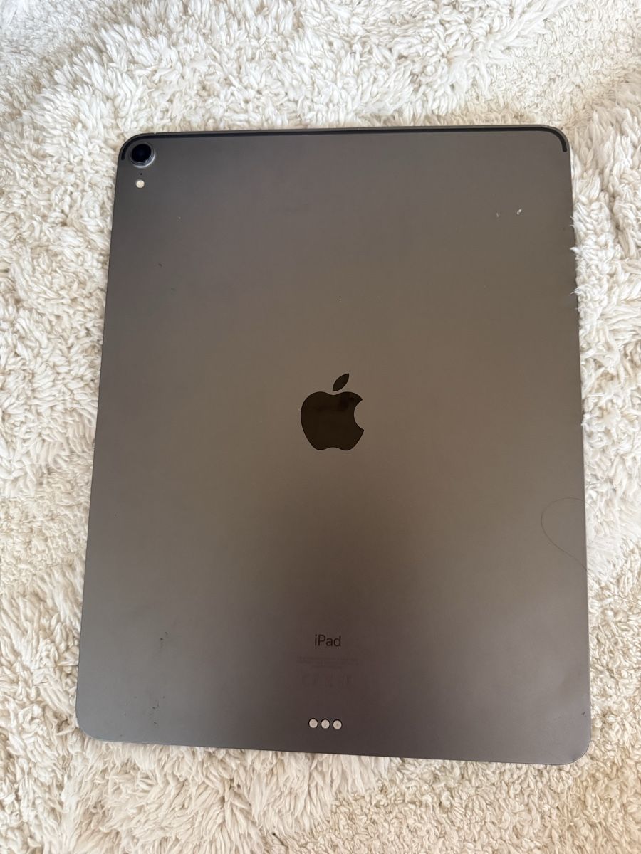 Apple Tablet PC: Gebrauchtes iPad Pro mit Magic Keyboard - Defekt! – Usato da Herrliberg venduto da ang_7h5l