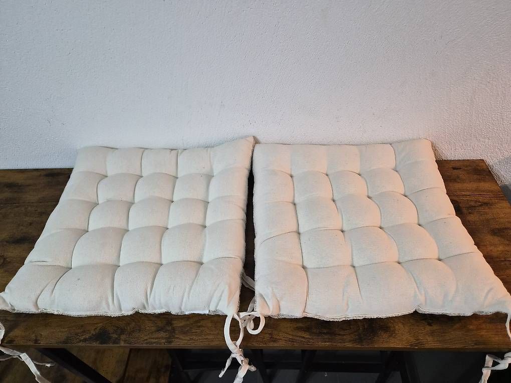 Cuscini: 2 Sitzkissen Creme Farbig – Usato da Chur venduto da nyatsuki 1