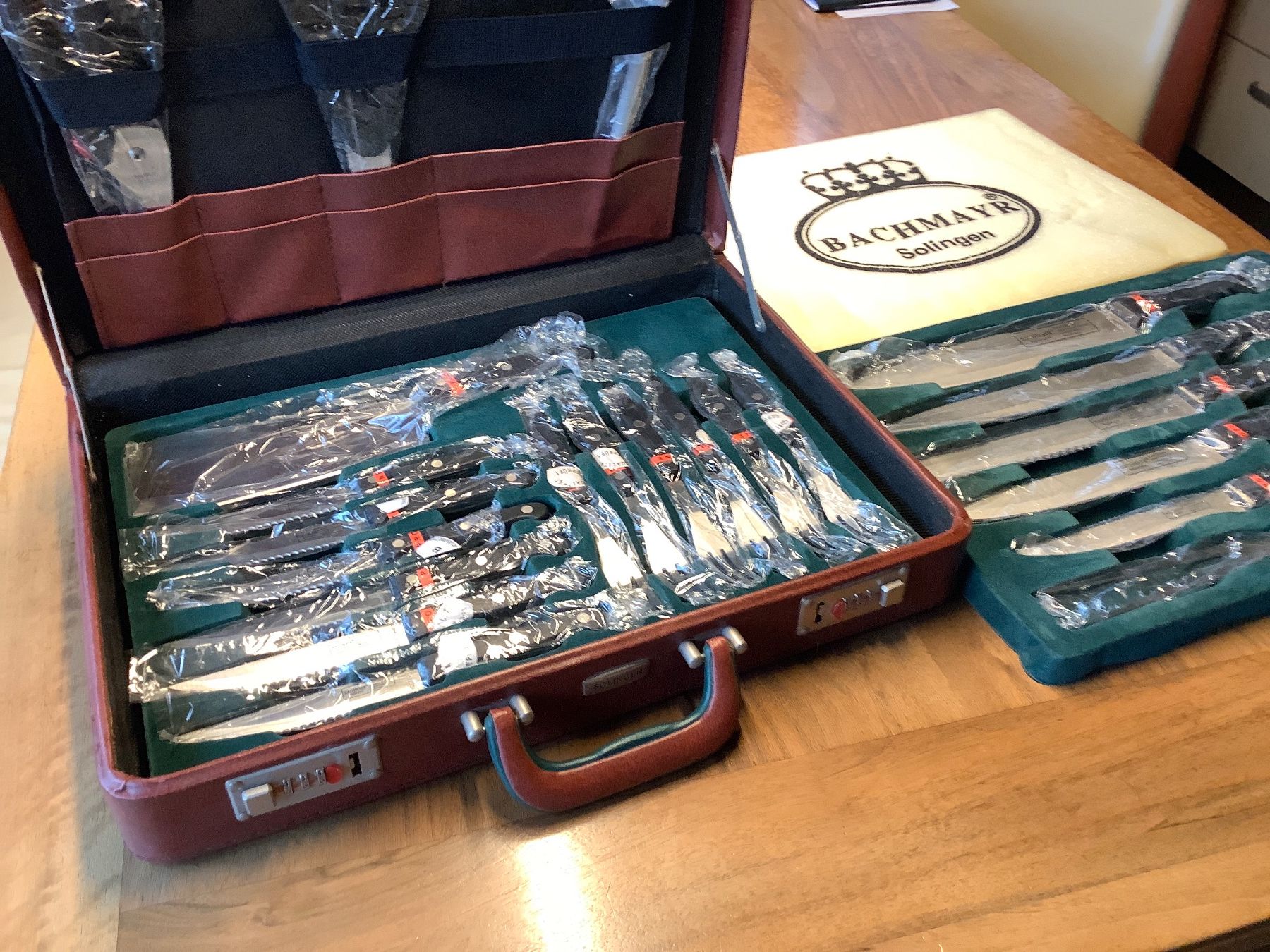 Set di posate: Messer und gabelset – Nuovo e nell'imballaggio originale da Appenzell venduto da Bibabaxli