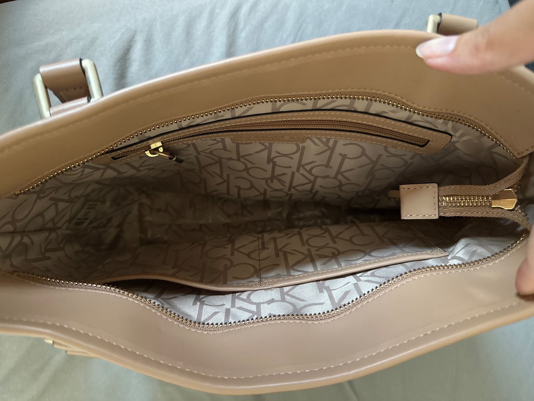 Calvin Klein Taschen für Damen: Calvin Klein Tasche – Neu (gemäss Beschreibung) aus Biel-Benken BL von doefi26 3