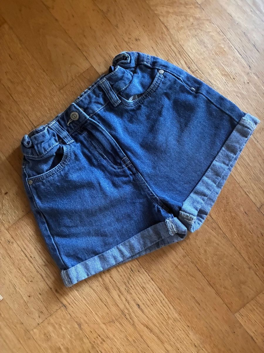 Hosen: Schöne Shorts Gr. 122 – Gebraucht aus Richterswil von duffi326464