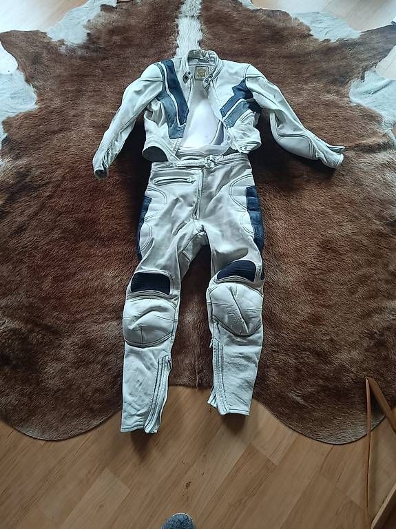 Lotti di vestiti: Motorrad Töff Kombi echtes Leder Gr. 42 – Usato da Ausserbinn venduto da for_nt6m 4