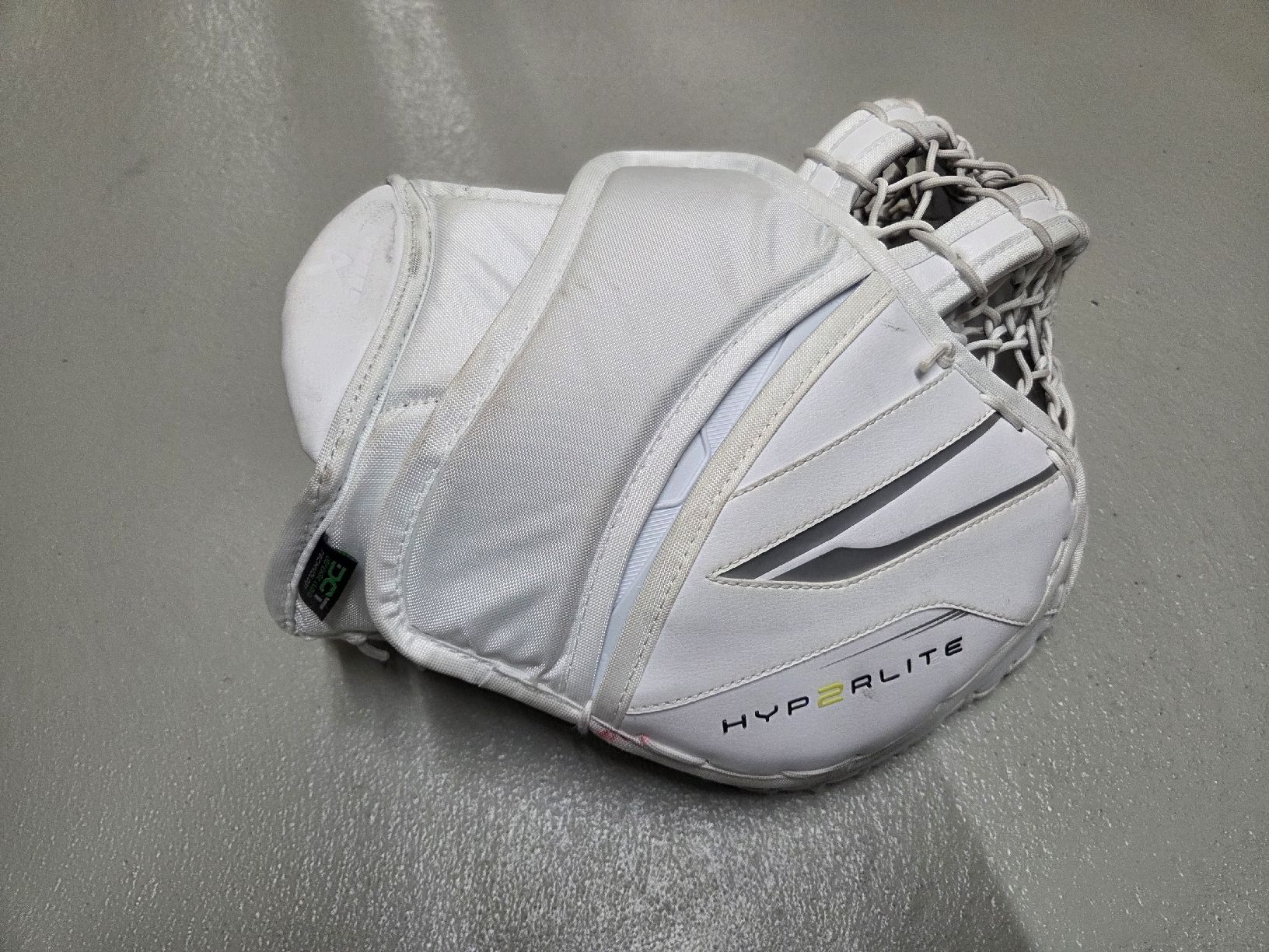 Bauer Guanti & manicotti: Bauer Hyperlite Full Right Fanghand – Usato da Bassersdorf venduto da Hockeygoalie84 2