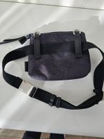 Tasche mit Bauchgurt und Umhängeriemen