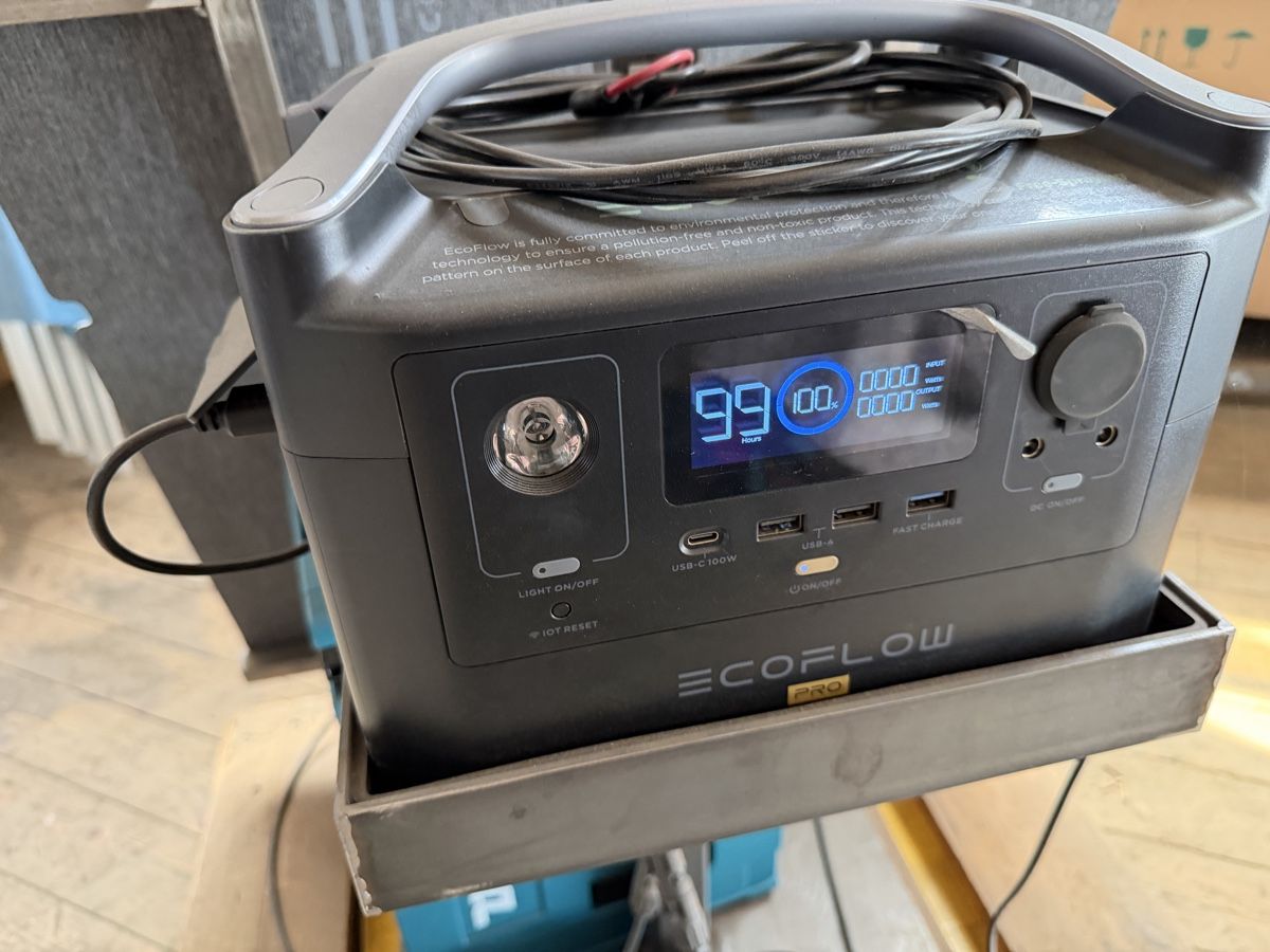 Ecoflow Dispositivi a energia solare: EcoFlow River Max Powerstation mit Solarpanel  – Usato da Kloten venduto da Thobu1 2