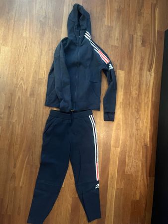 2 teiliger Trainer Adidas blau Grösse M Nichtraucherhaushalt