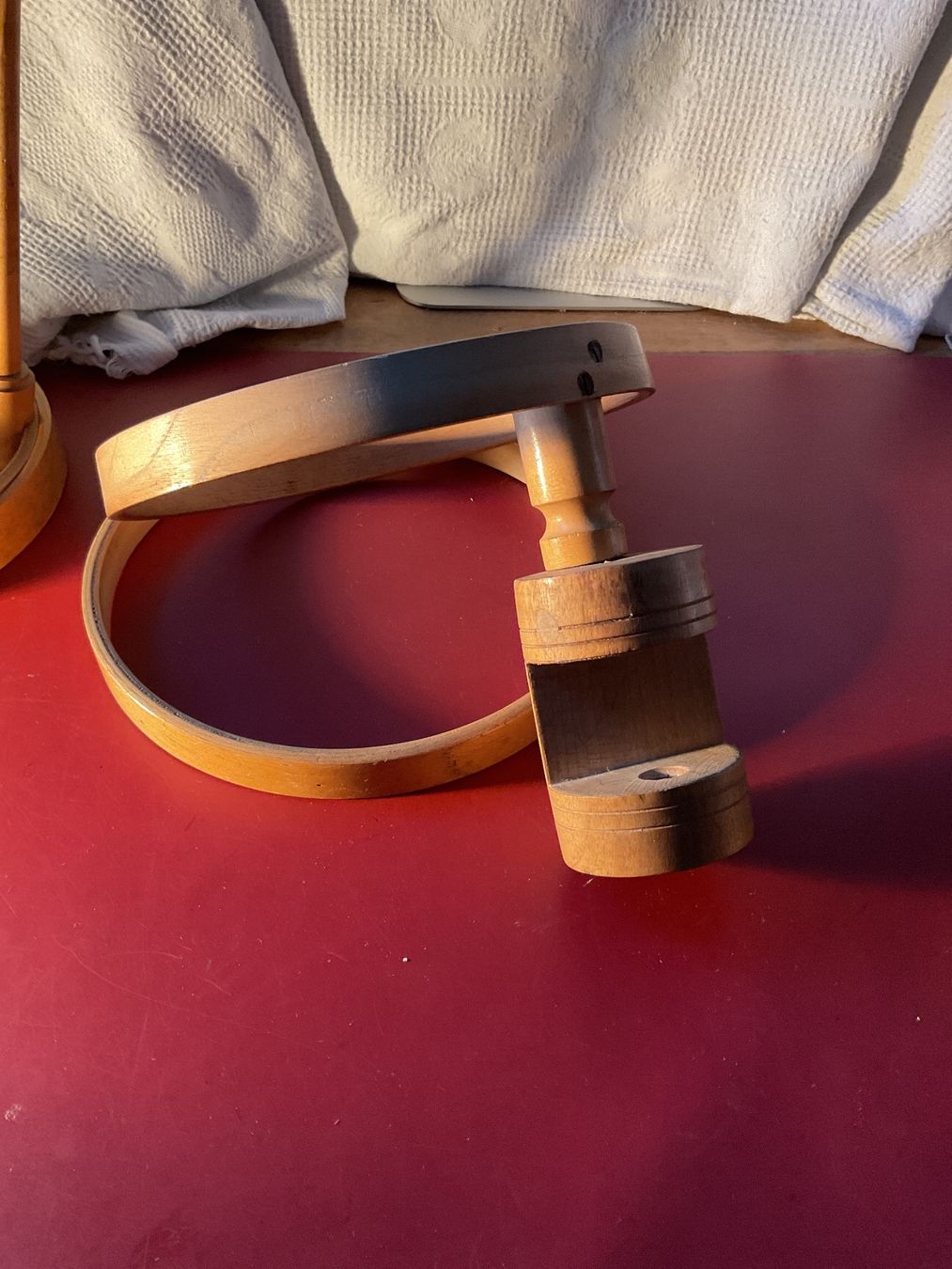 Cerchi da ricamo: 3 Stickrahmen, Holz, 2 ohne Halterung – Usato da Tecknau venduto da Gluschtikum 2