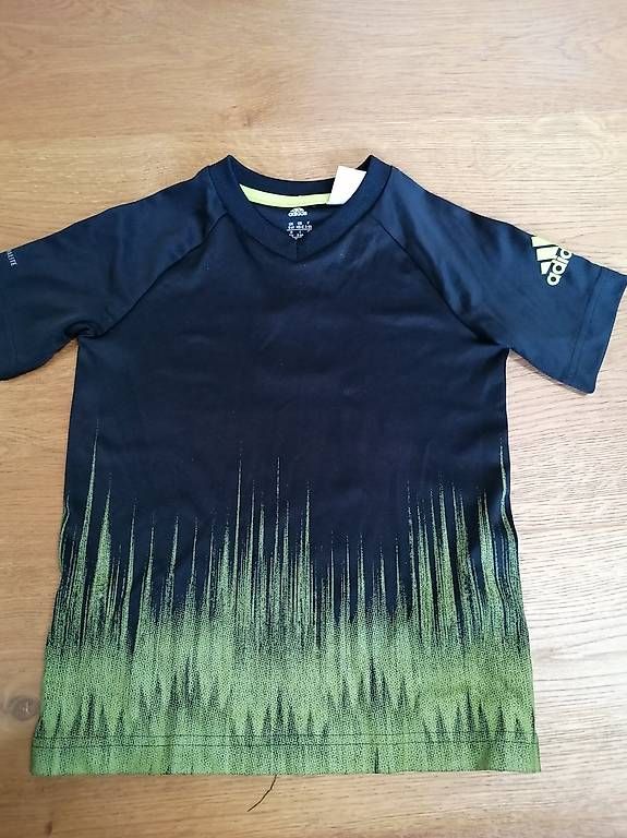 Adidas T-shirts: Sport tshirt Adidas 116 – D'occasion à thalwil par Ray7211