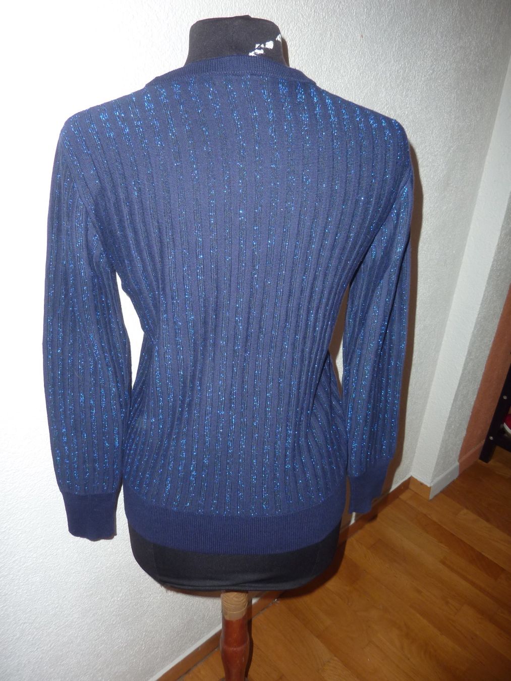 Pullover & Sweatshirts: pull à rayures bleu et strass taille 4 marque albertobini – Gebraucht aus geneve von chriztel 4