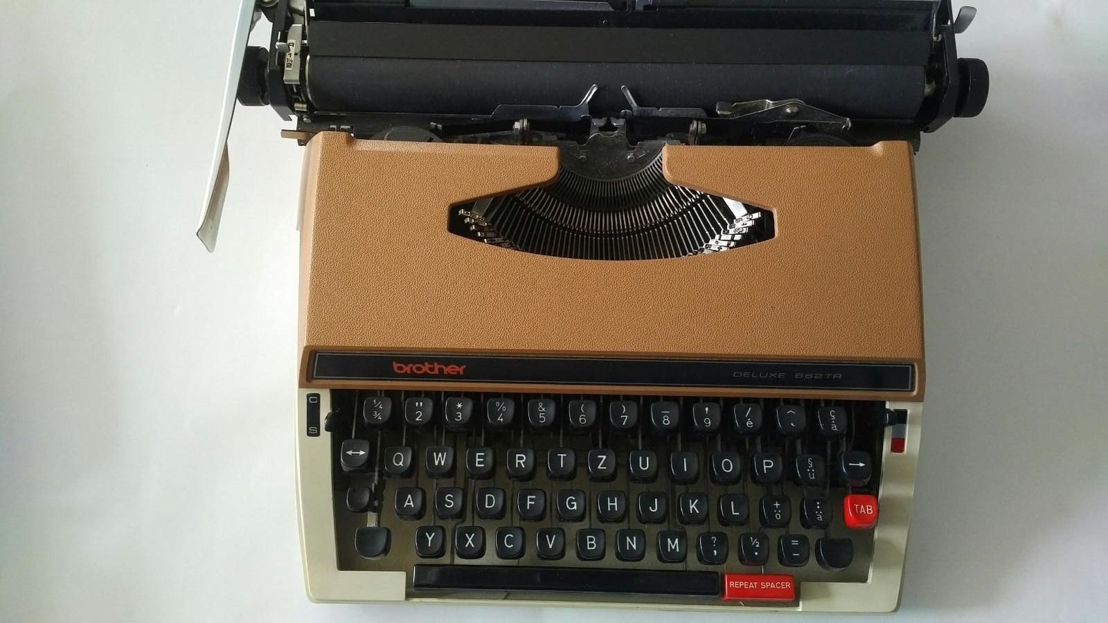 Brother Macchine da scrivere: Machine à écrire Brother Deluxe – Usato da La Croix (Lutry) venduto da Lecollectioneur 1