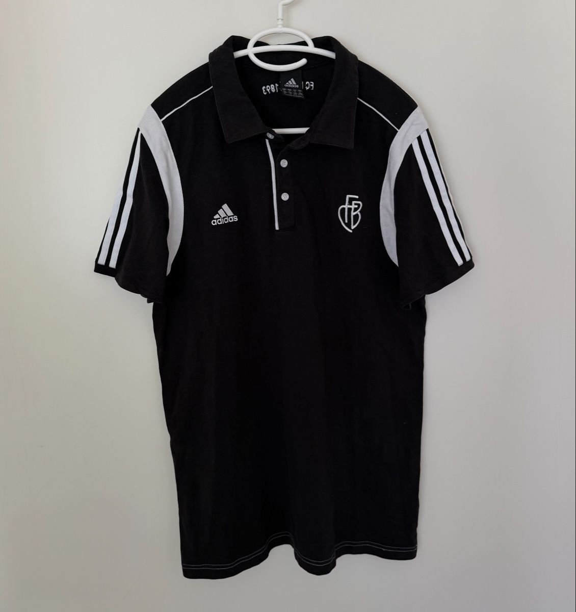 Adidas Canottiere & Pantaloni: Fc Basel Adidas Training Shirt Schwarz – Usato da Füllinsdorf venduto da hae_gt9l