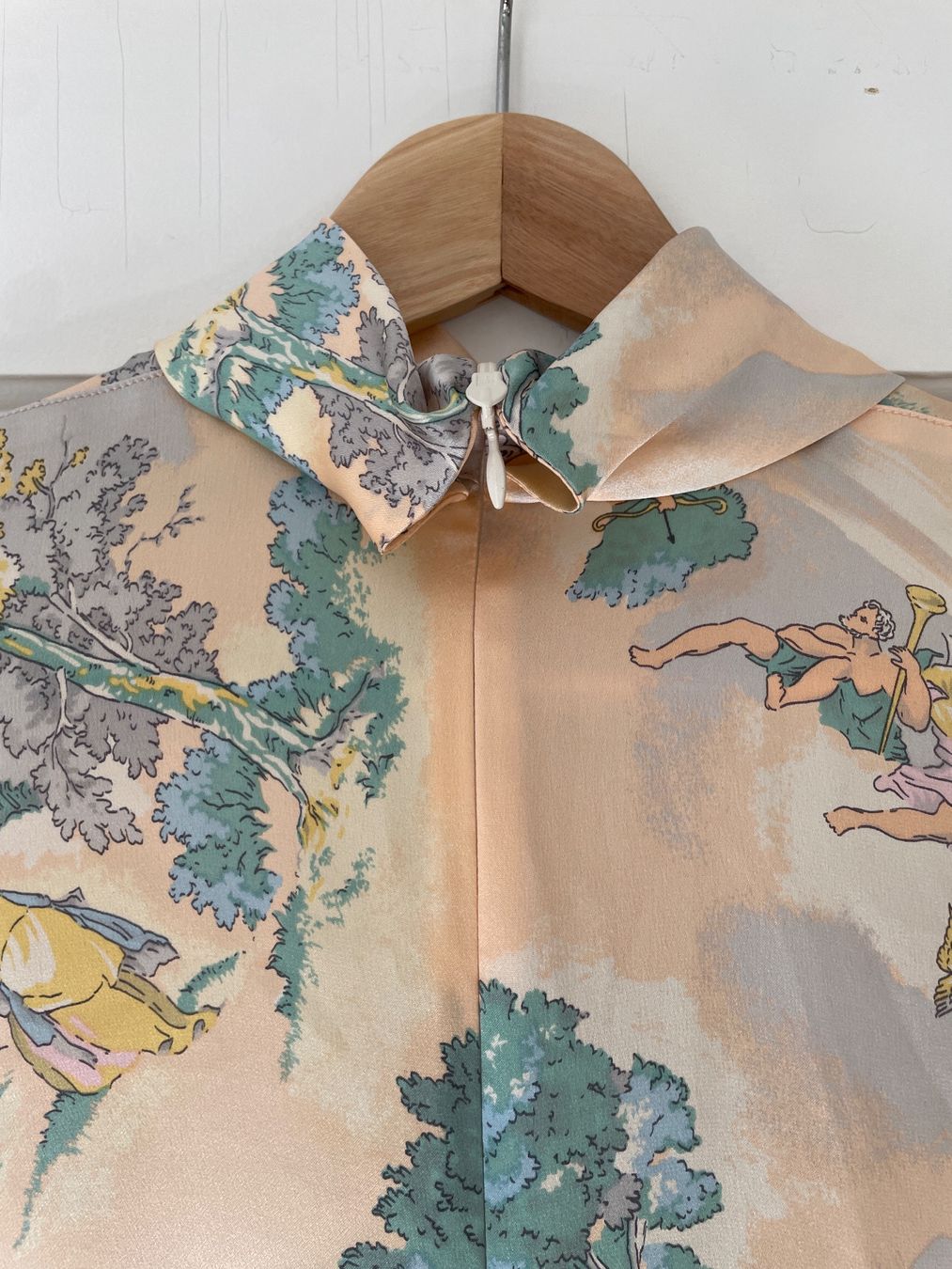 Escada Camicette: Escada Seidenbluse Vintage Grösse 36 – Usato da St. Gallen venduto da Shazzz 4
