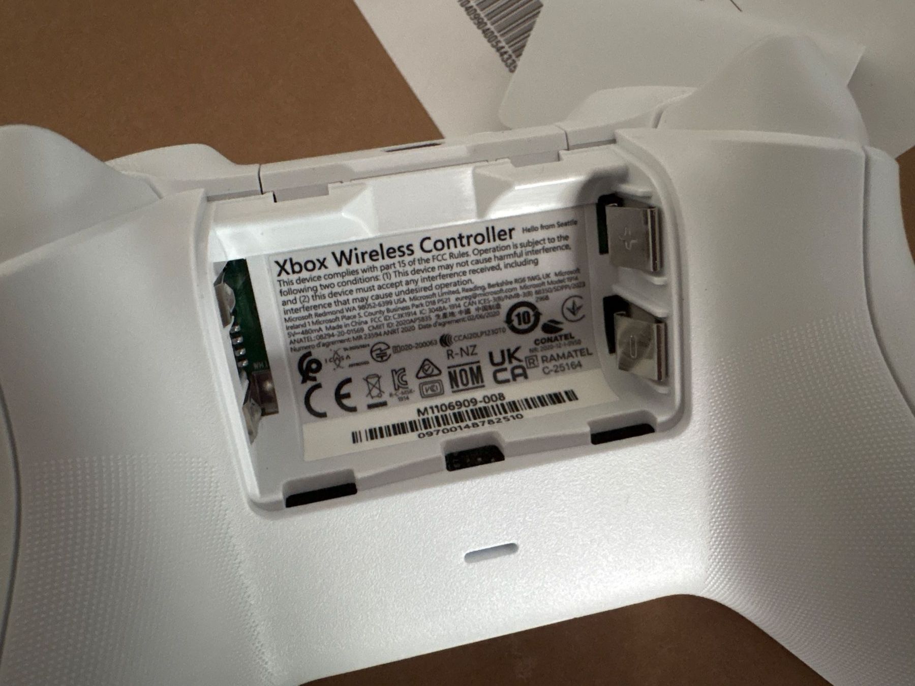 Microsoft Controller: Xbox Wireless Controller, Robot white, top Zustand! – Usato da Bern venduto da Nati_29 2