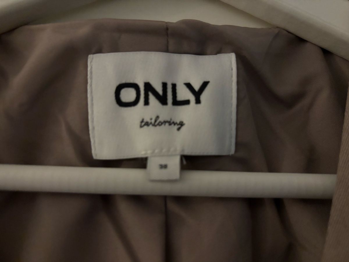 Only Gilet & Giacche senza maniche: ONLY Weste Taupe Grösse 38  – Nuovo (secondo la descrizione) da Aarwangen venduto da jbl_y8z7 2