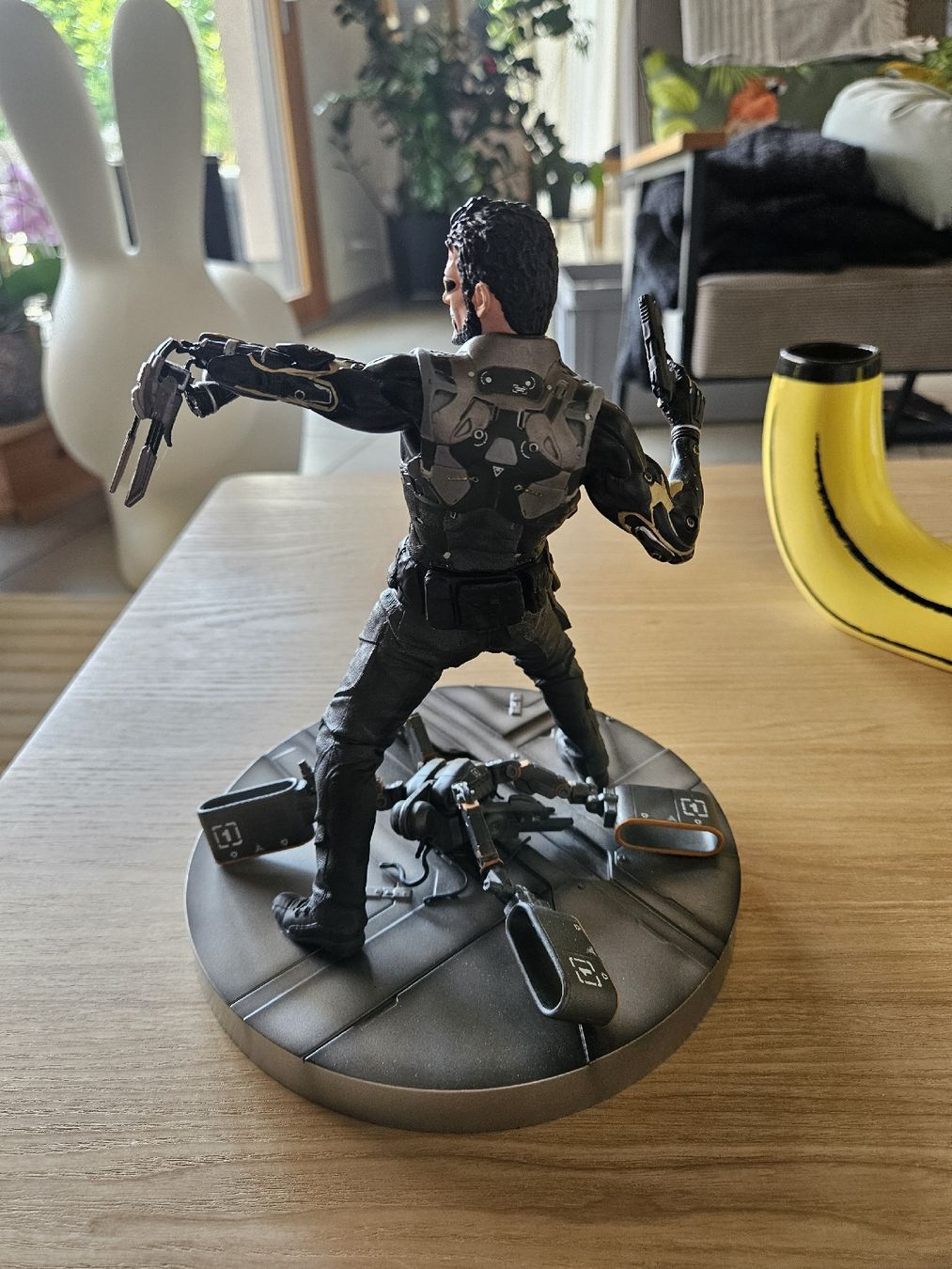 Statuette: Figurine Adam Jensen Deus Ex – Usato da Les Hauts-Geneveys venduto da Redfield45 1
