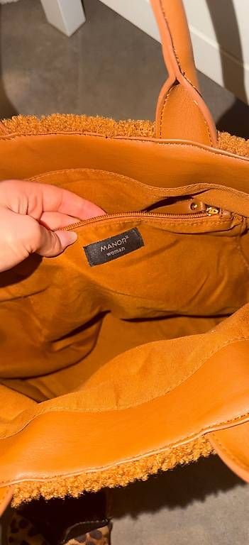 Manor Borse: Borsa teddy della Manor – Usato da Sessa venduto da Thisisemma 2